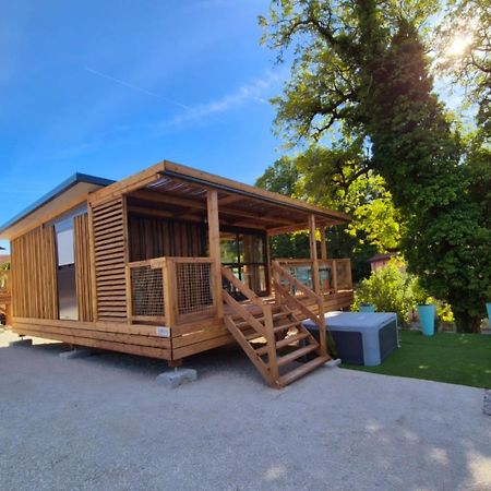 Les Lodges D'Emeraude Maisod Exteriör bild